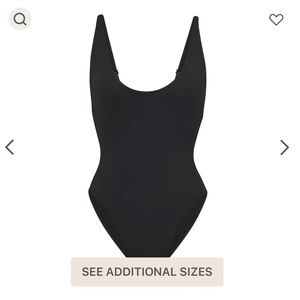 SKIMS UNWORN SIGNATURE SWIM SCOOP NECK ONE PIECE